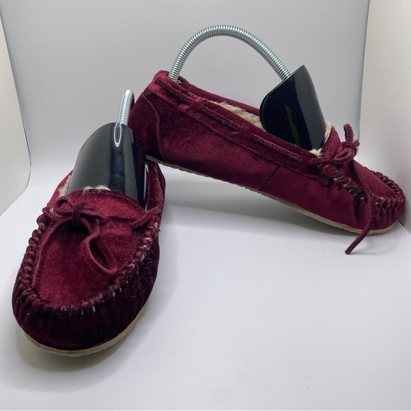 MINNETONKA Moccasins Women’s Size 9 Red Velour Cally slipper - Picture 5 of 9